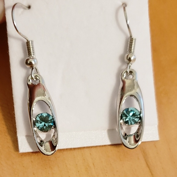 🆕️Silver Blue Austrian Crystal Dangle Earrings - Picture 3 of 6